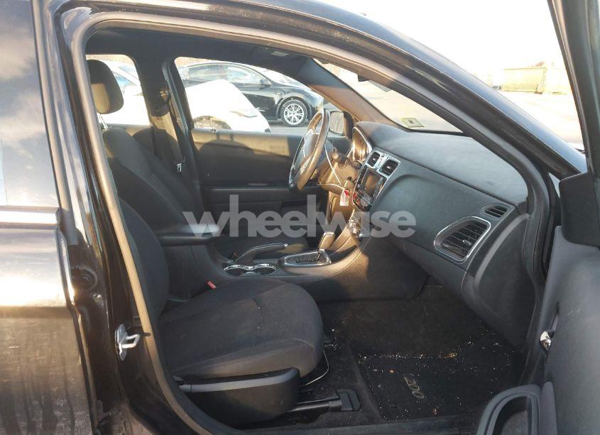 Photo 5 of 2013 Chrysler 200 TOURING (VIN 1C3CCBBB5DN542142)