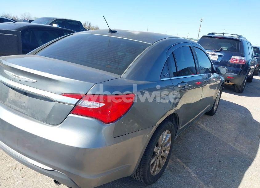 Photo 4 of 2013 Chrysler 200 TOURING (VIN 1C3CCBBB5DN575240)