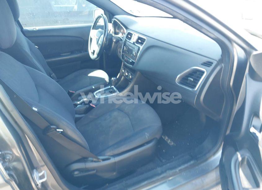 Photo 5 of 2013 Chrysler 200 TOURING (VIN 1C3CCBBB5DN575240)