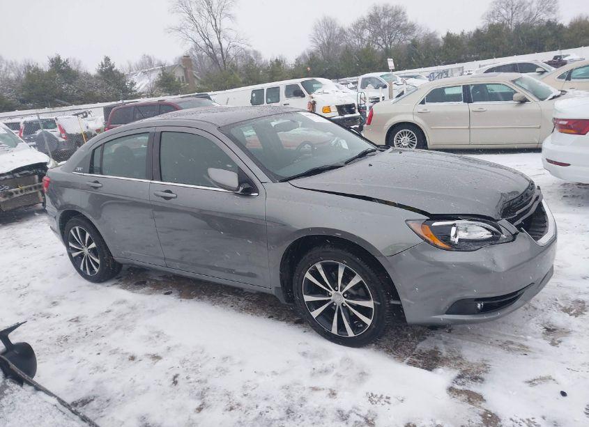 Photo 13 of 2013 Chrysler 200 TOURING (VIN 1C3CCBBB5DN605532)