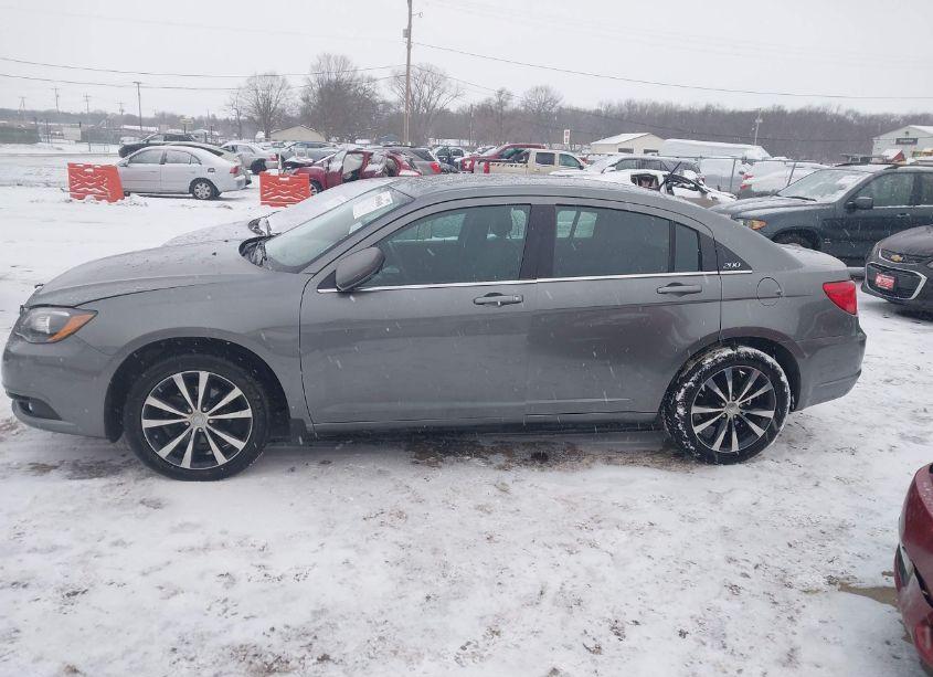 Photo 14 of 2013 Chrysler 200 TOURING (VIN 1C3CCBBB5DN605532)