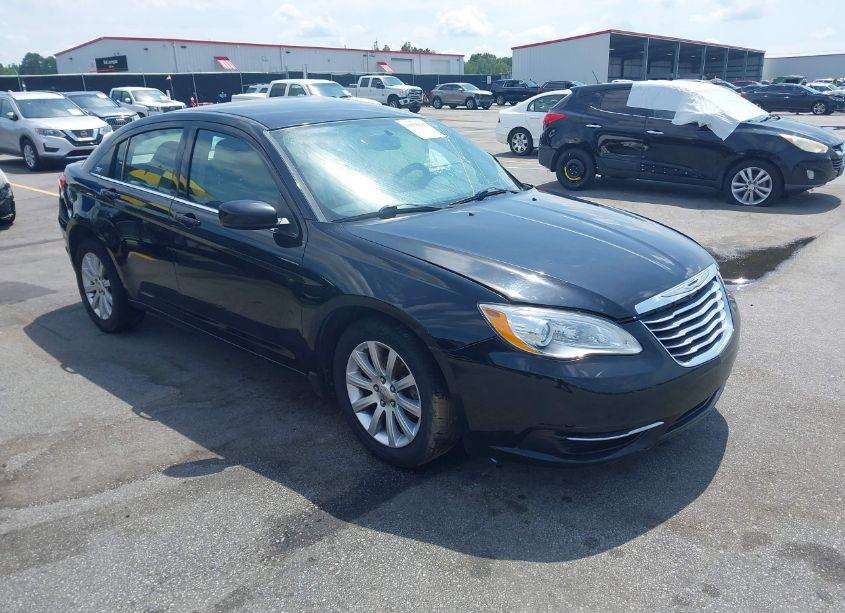 2014 Chrysler 200 TOURING (VIN 1C3CCBBB5EN185076) main photo