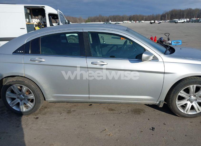 Photo 13 of 2012 Chrysler 200 TOURING (VIN 1C3CCBBB6CN175766)