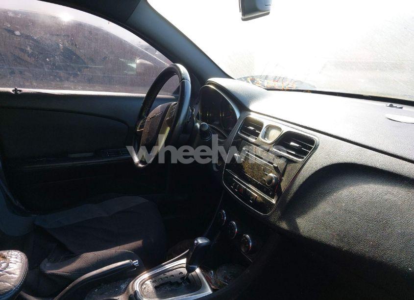 Photo 5 of 2013 Chrysler 200 TOURING (VIN 1C3CCBBB6DN513037)