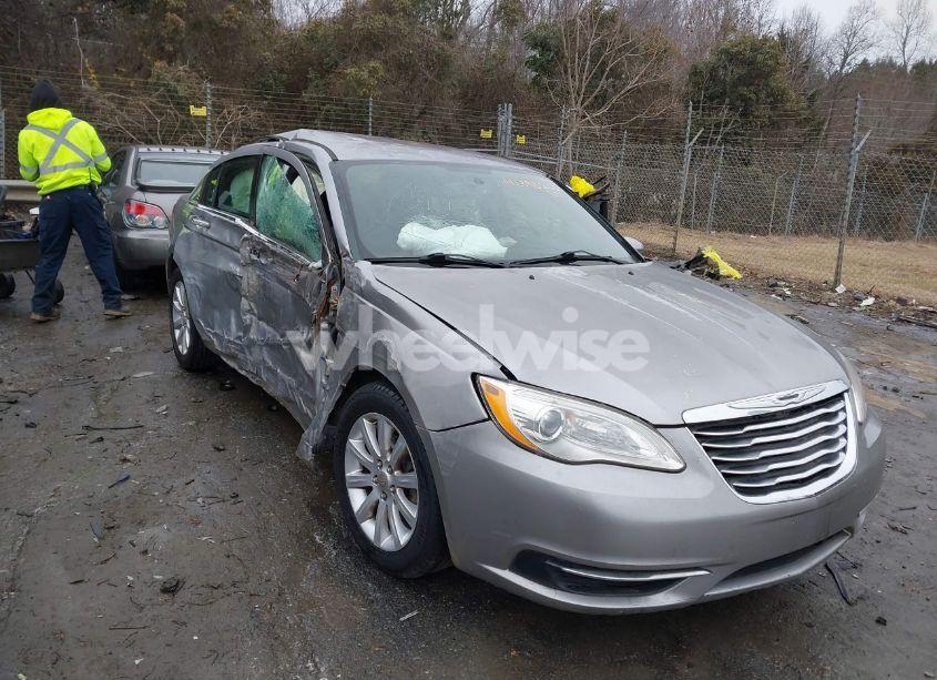 2013 Chrysler 200 TOURING (VIN 1C3CCBBB6DN543073) main photo