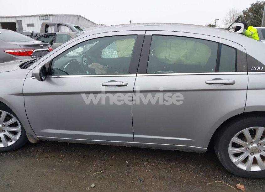 Photo 14 of 2013 Chrysler 200 TOURING (VIN 1C3CCBBB6DN543073)