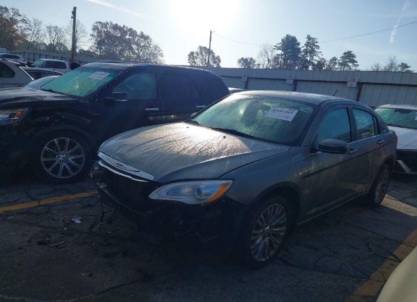 Photo 2 of 2013 Chrysler 200 TOURING (VIN 1C3CCBBB6DN550363)