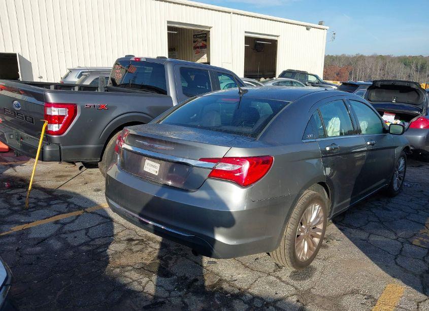 Photo 4 of 2013 Chrysler 200 TOURING (VIN 1C3CCBBB6DN550363)
