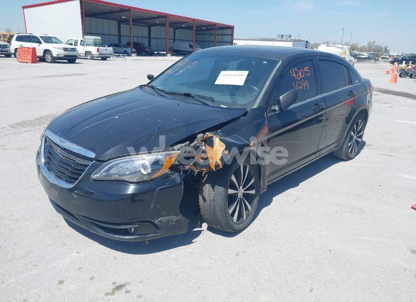 Photo 2 of 2013 Chrysler 200 TOURING (VIN 1C3CCBBB6DN577823)