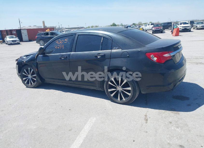 Photo 3 of 2013 Chrysler 200 TOURING (VIN 1C3CCBBB6DN577823)