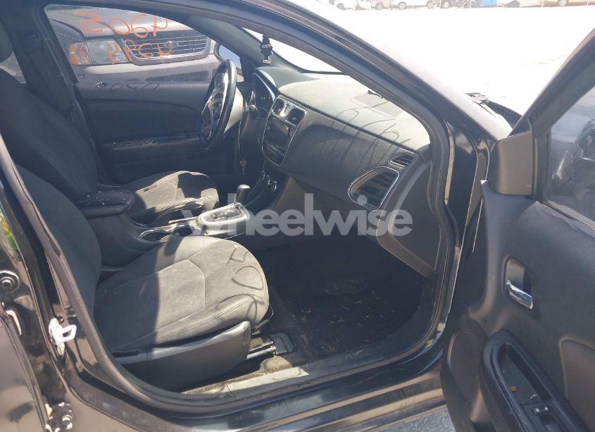 Photo 5 of 2013 Chrysler 200 TOURING (VIN 1C3CCBBB6DN577823)