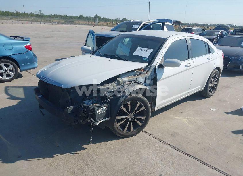 Photo 2 of 2013 Chrysler 200 TOURING (VIN 1C3CCBBB6DN600095)