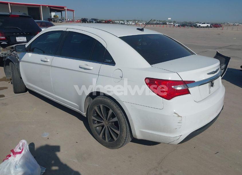 Photo 3 of 2013 Chrysler 200 TOURING (VIN 1C3CCBBB6DN600095)