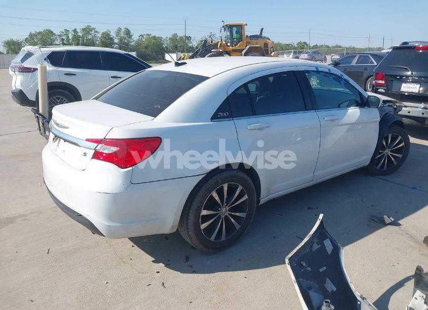 Photo 4 of 2013 Chrysler 200 TOURING (VIN 1C3CCBBB6DN600095)