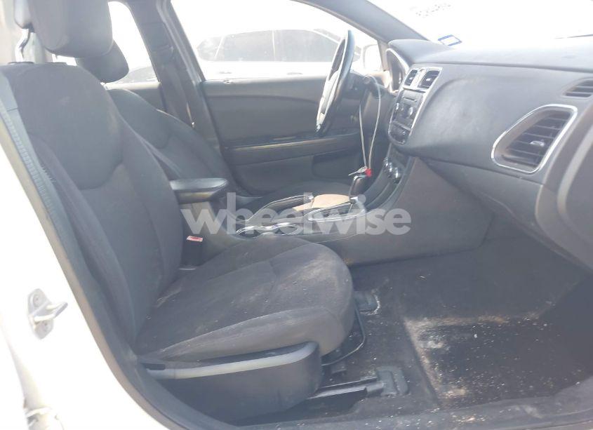 Photo 5 of 2013 Chrysler 200 TOURING (VIN 1C3CCBBB6DN600095)