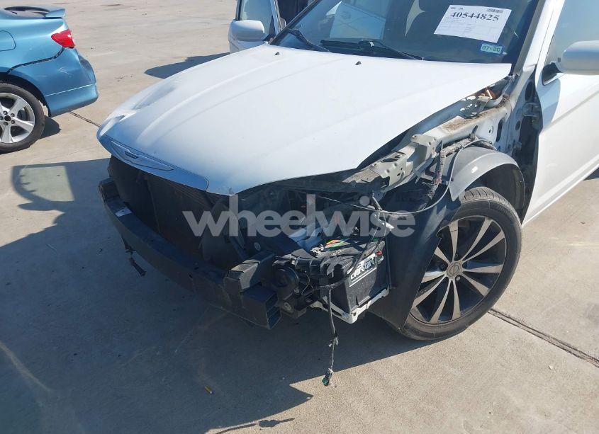 Photo 6 of 2013 Chrysler 200 TOURING (VIN 1C3CCBBB6DN600095)