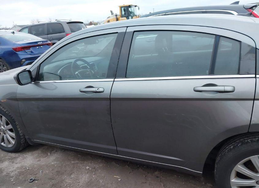 Photo 14 of 2013 Chrysler 200 TOURING (VIN 1C3CCBBB6DN602235)