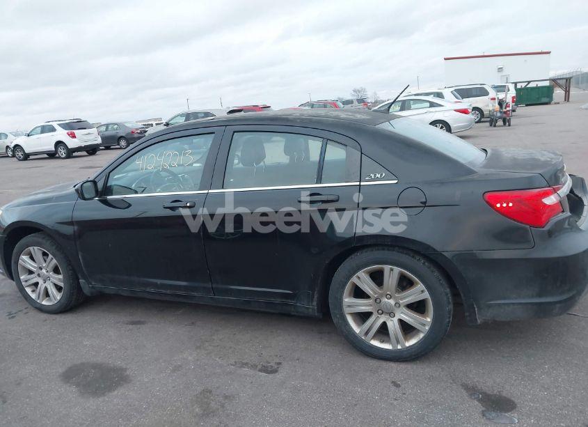 Photo 14 of 2013 Chrysler 200 TOURING (VIN 1C3CCBBB6DN694642)