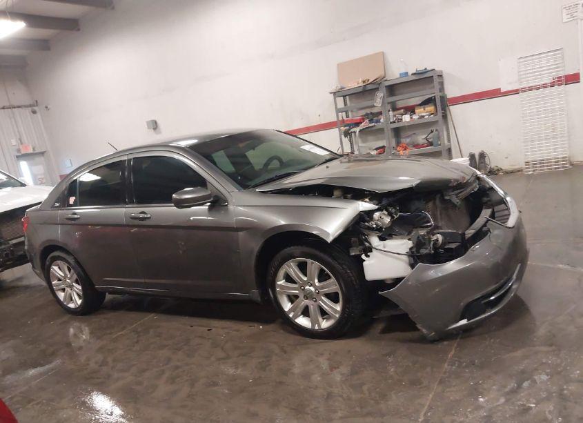 Photo 14 of 2013 Chrysler 200 TOURING (VIN 1C3CCBBB6DN694933)