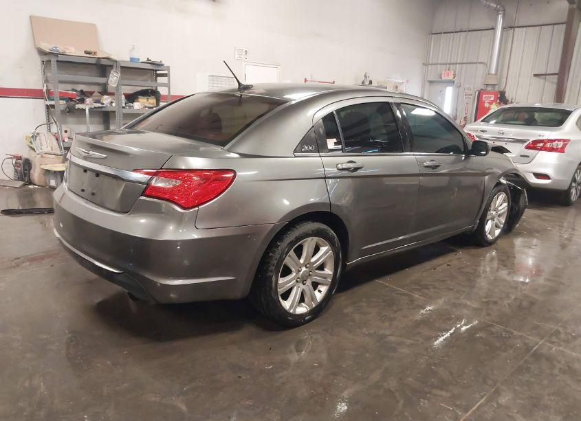 Photo 4 of 2013 Chrysler 200 TOURING (VIN 1C3CCBBB6DN694933)