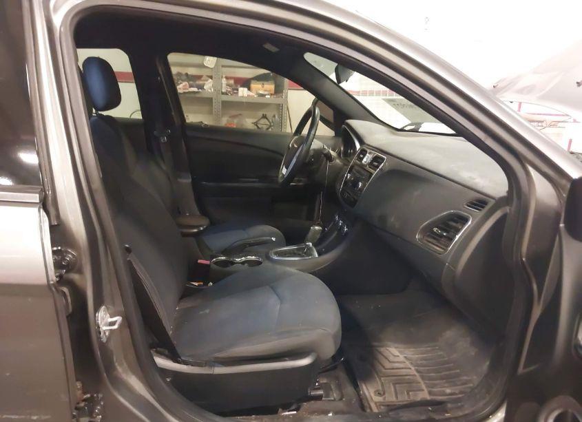 Photo 5 of 2013 Chrysler 200 TOURING (VIN 1C3CCBBB6DN694933)