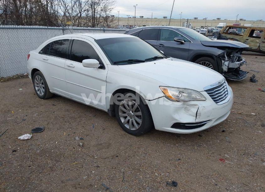 2013 Chrysler 200 TOURING (VIN 1C3CCBBB6DN713979) main photo