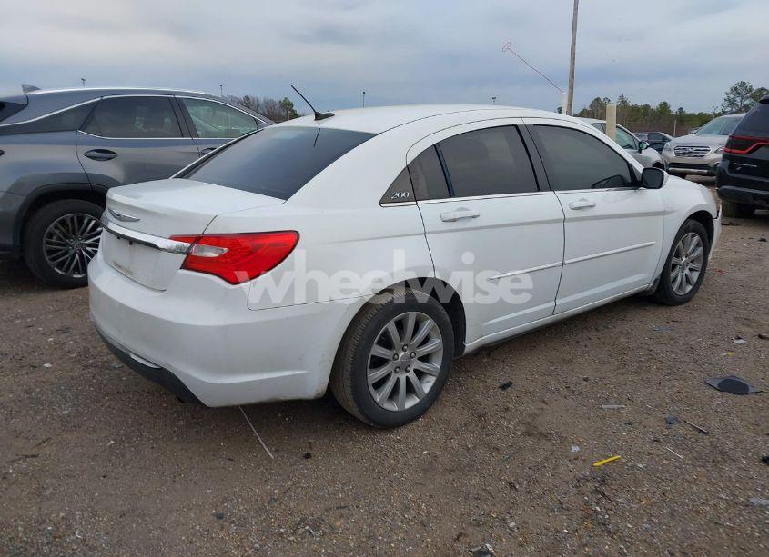 Photo 4 of 2013 Chrysler 200 TOURING (VIN 1C3CCBBB6DN713979)