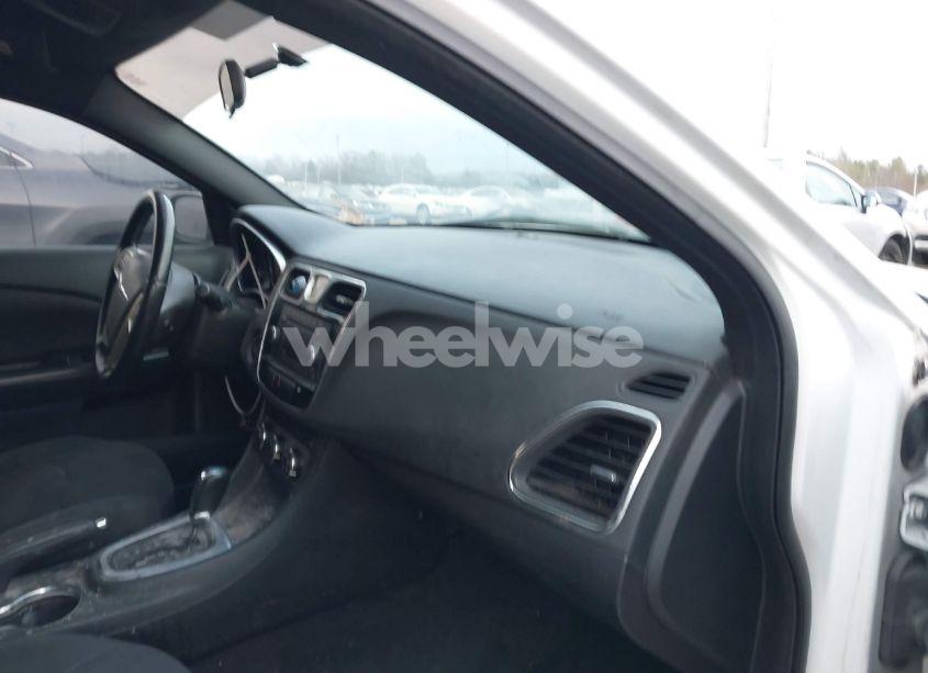 Photo 5 of 2013 Chrysler 200 TOURING (VIN 1C3CCBBB6DN713979)