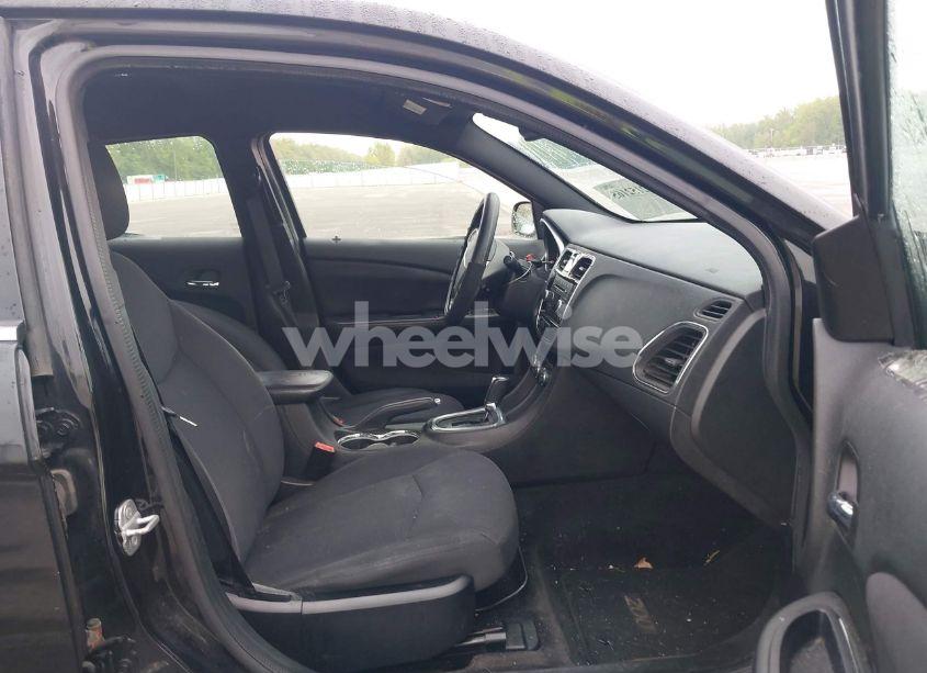 Photo 5 of 2014 Chrysler 200 TOURING (VIN 1C3CCBBB6EN112119)