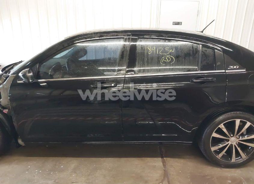 Photo 15 of 2014 Chrysler 200 TOURING (VIN 1C3CCBBB6EN117966)