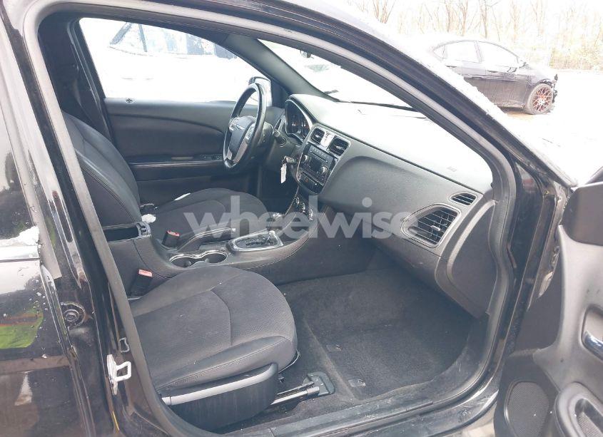 Photo 5 of 2014 Chrysler 200 TOURING (VIN 1C3CCBBB6EN117966)