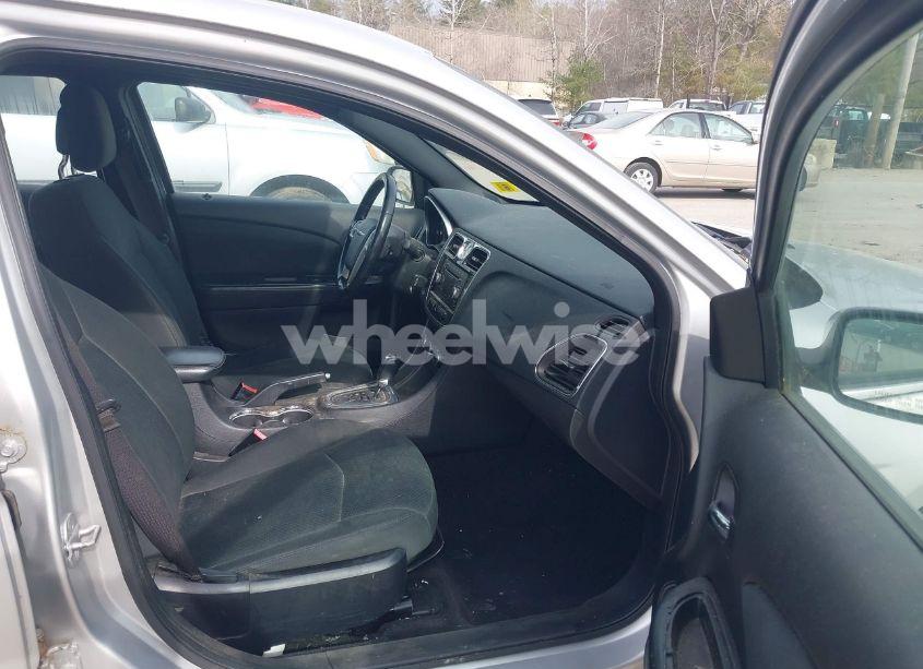 Photo 5 of 2012 Chrysler 200 TOURING (VIN 1C3CCBBB7CN125569)