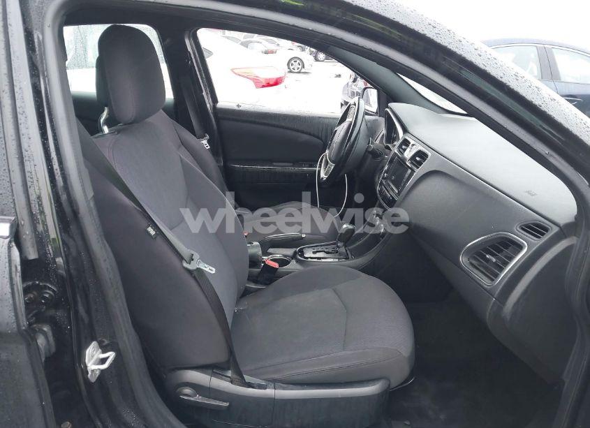 Photo 5 of 2013 Chrysler 200 TOURING (VIN 1C3CCBBB7DN506467)