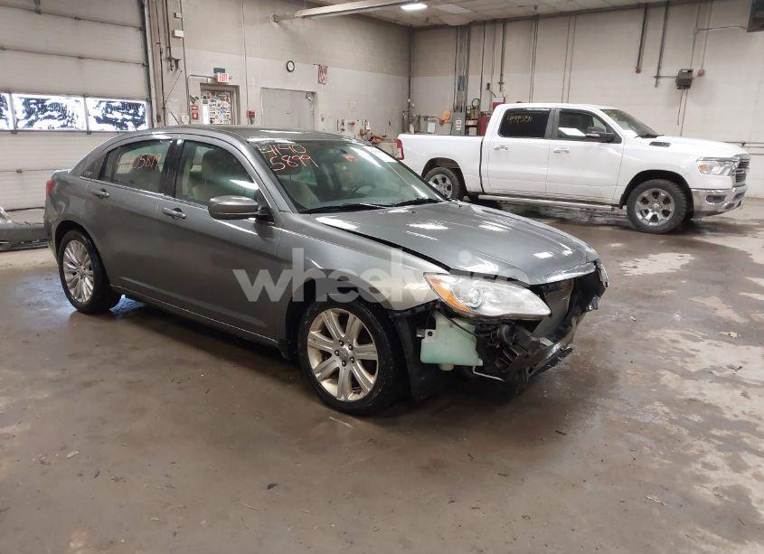 2013 Chrysler 200 TOURING (VIN 1C3CCBBB7DN570797) main photo