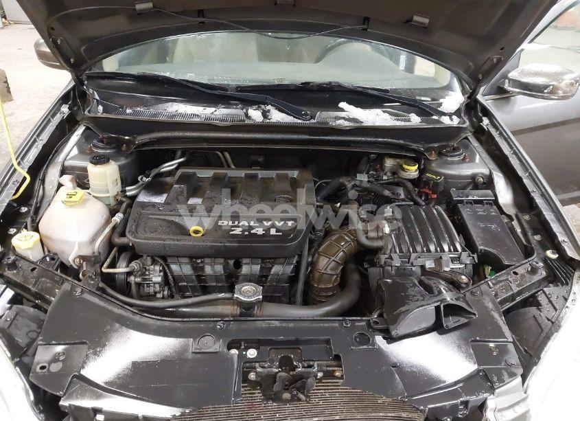 Photo 10 of 2013 Chrysler 200 TOURING (VIN 1C3CCBBB7DN570797)