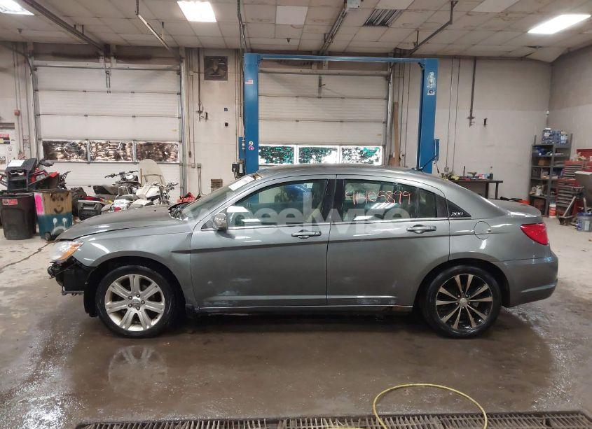 Photo 15 of 2013 Chrysler 200 TOURING (VIN 1C3CCBBB7DN570797)