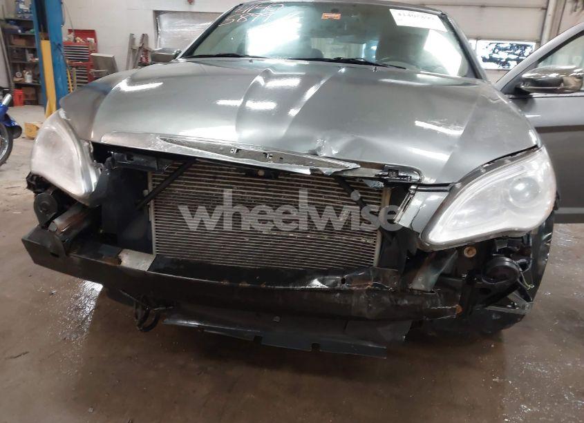 Photo 6 of 2013 Chrysler 200 TOURING (VIN 1C3CCBBB7DN570797)