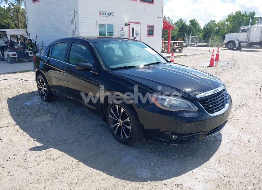 2013 Chrysler 200 TOURING (VIN 1C3CCBBB7DN592797) main photo