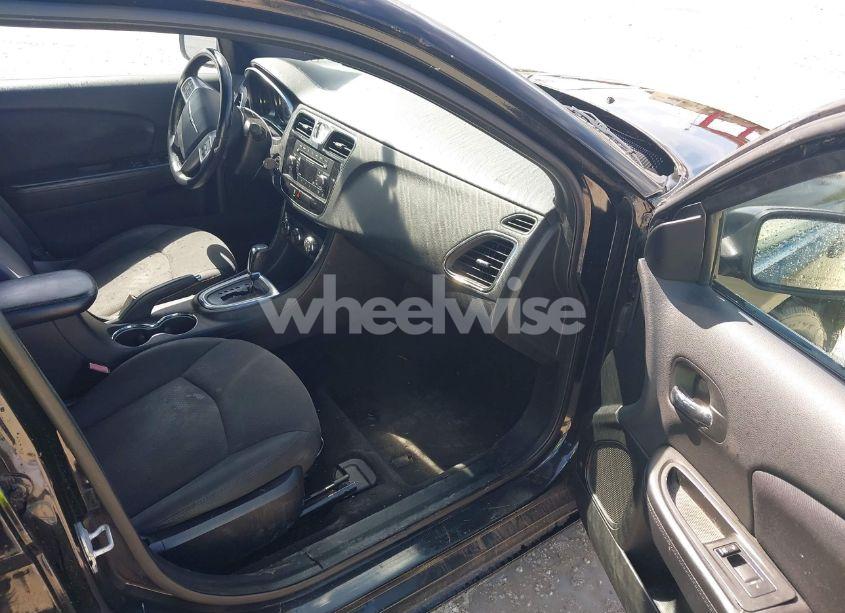 Photo 5 of 2013 Chrysler 200 TOURING (VIN 1C3CCBBB7DN592797)