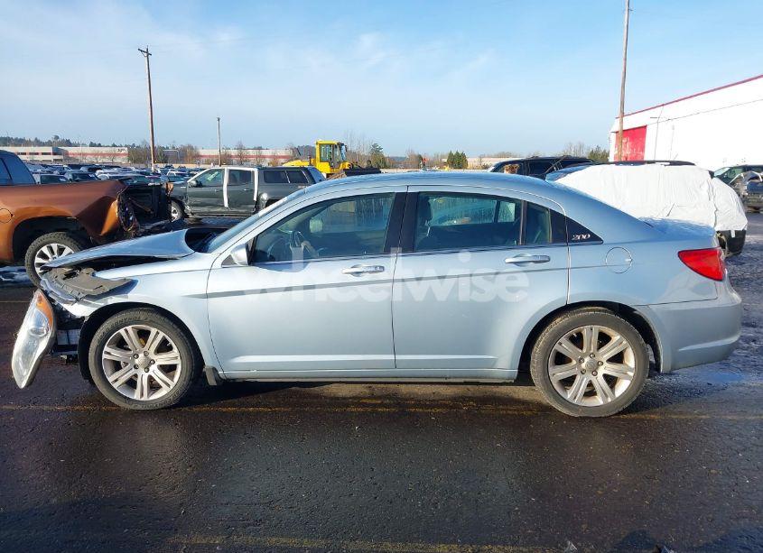 Photo 15 of 2013 Chrysler 200 TOURING (VIN 1C3CCBBB7DN593643)