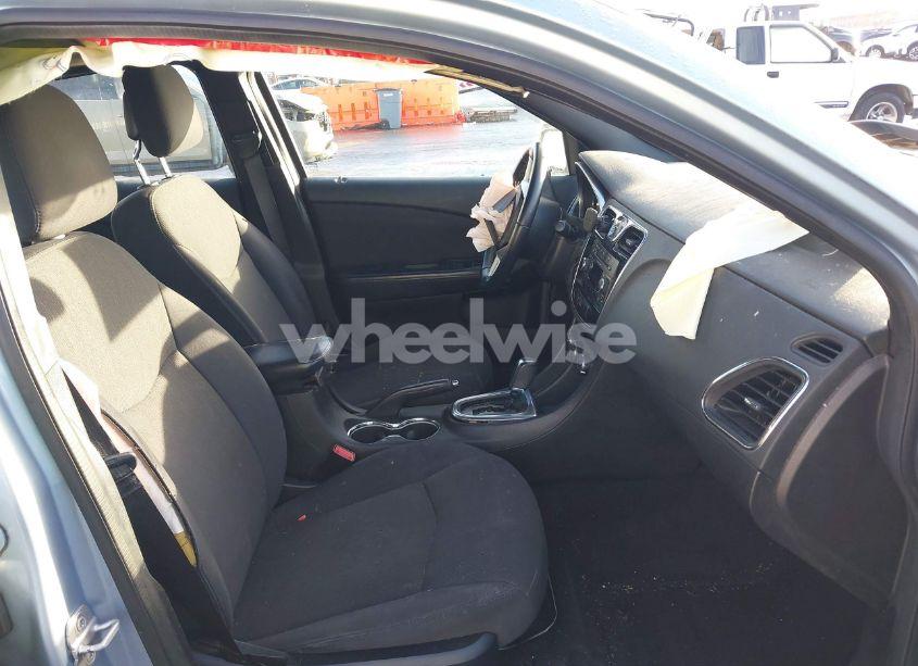 Photo 5 of 2013 Chrysler 200 TOURING (VIN 1C3CCBBB7DN593643)