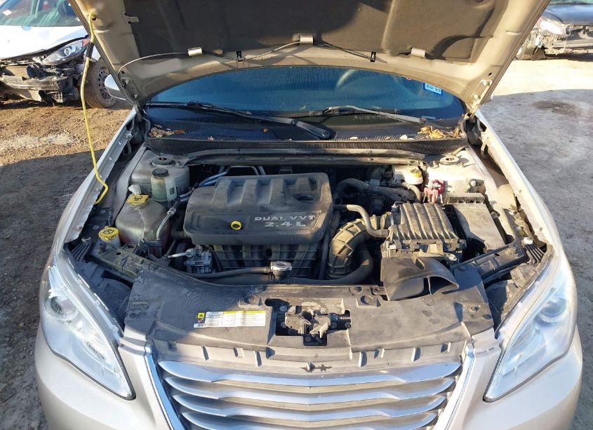 Photo 10 of 2013 Chrysler 200 TOURING (VIN 1C3CCBBB7DN694178)