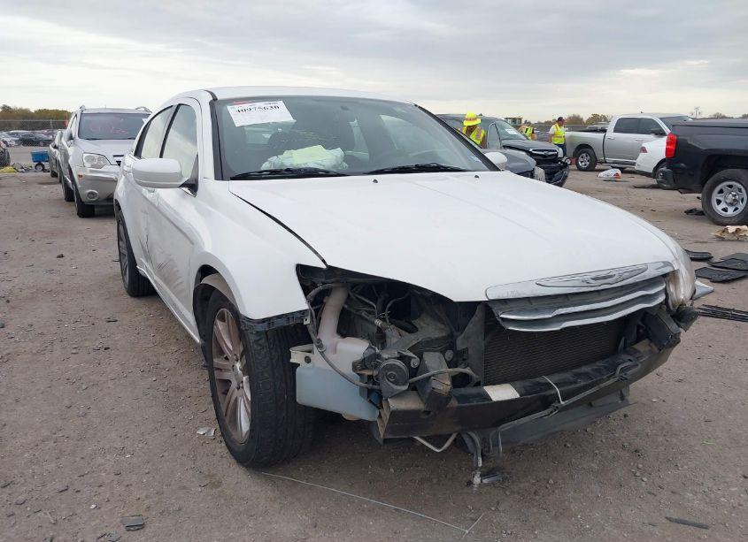 2013 Chrysler 200 TOURING (VIN 1C3CCBBB7DN695170) main photo