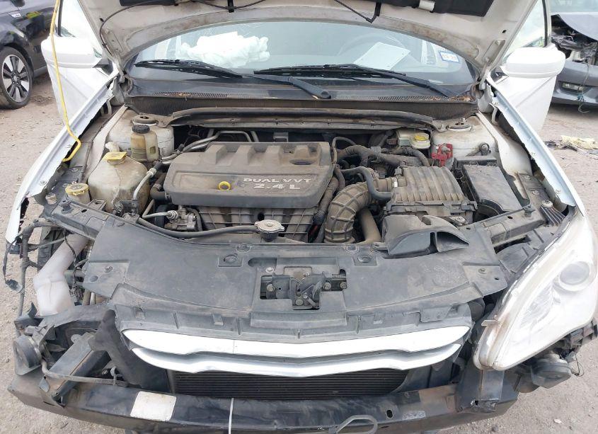 Photo 10 of 2013 Chrysler 200 TOURING (VIN 1C3CCBBB7DN695170)