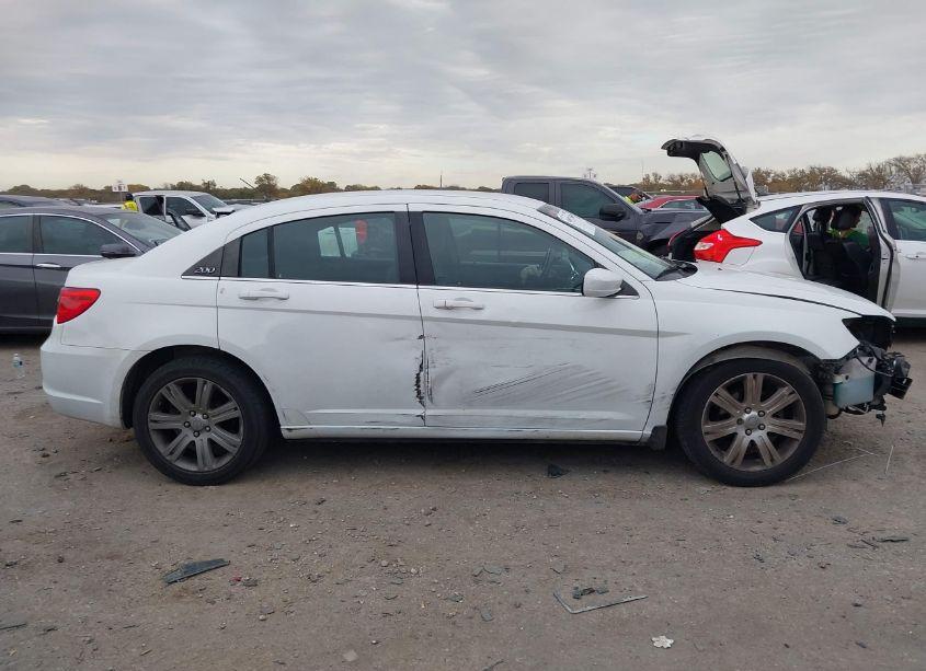 Photo 14 of 2013 Chrysler 200 TOURING (VIN 1C3CCBBB7DN695170)