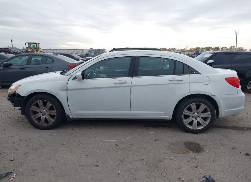 Photo 15 of 2013 Chrysler 200 TOURING (VIN 1C3CCBBB7DN695170)