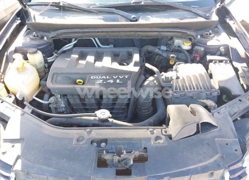 Photo 10 of 2013 Chrysler 200 TOURING (VIN 1C3CCBBB7DN732380)