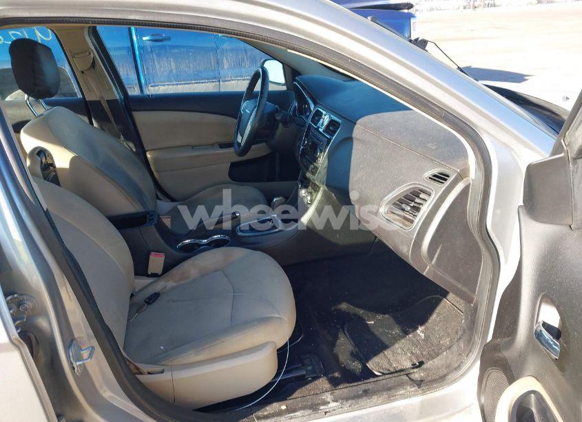 Photo 5 of 2013 Chrysler 200 TOURING (VIN 1C3CCBBB7DN765847)