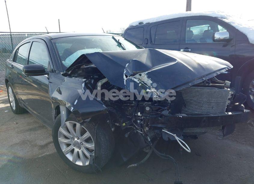 2012 Chrysler 200 TOURING (VIN 1C3CCBBB8CN135768) main photo