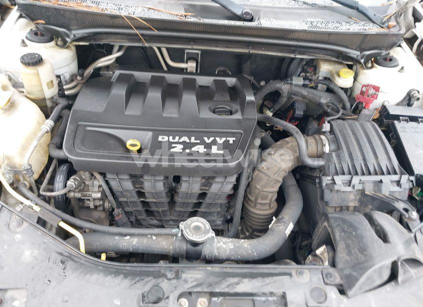 Photo 10 of 2012 Chrysler 200 TOURING (VIN 1C3CCBBB8CN180676)